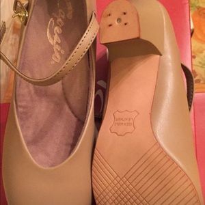 Capezio footlights jr. character/tap shoes